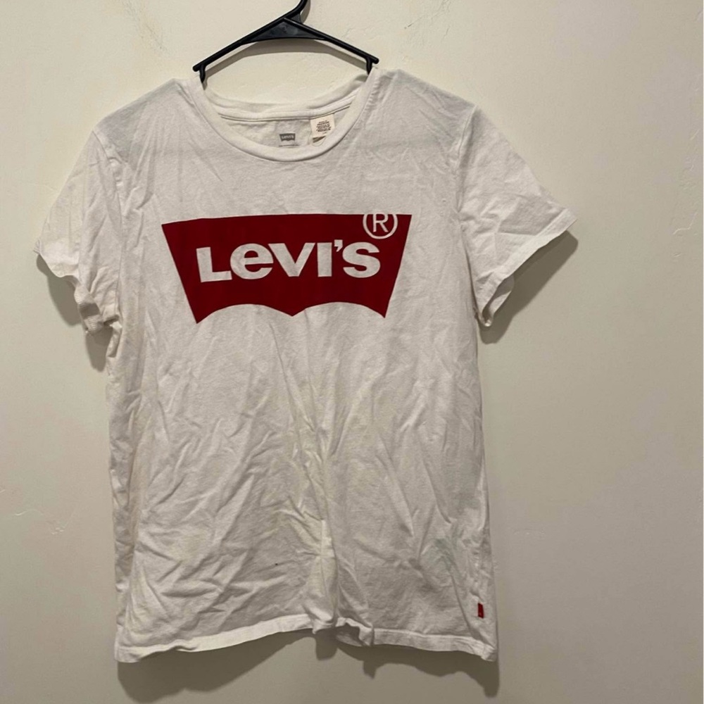 Levi’s tshirt